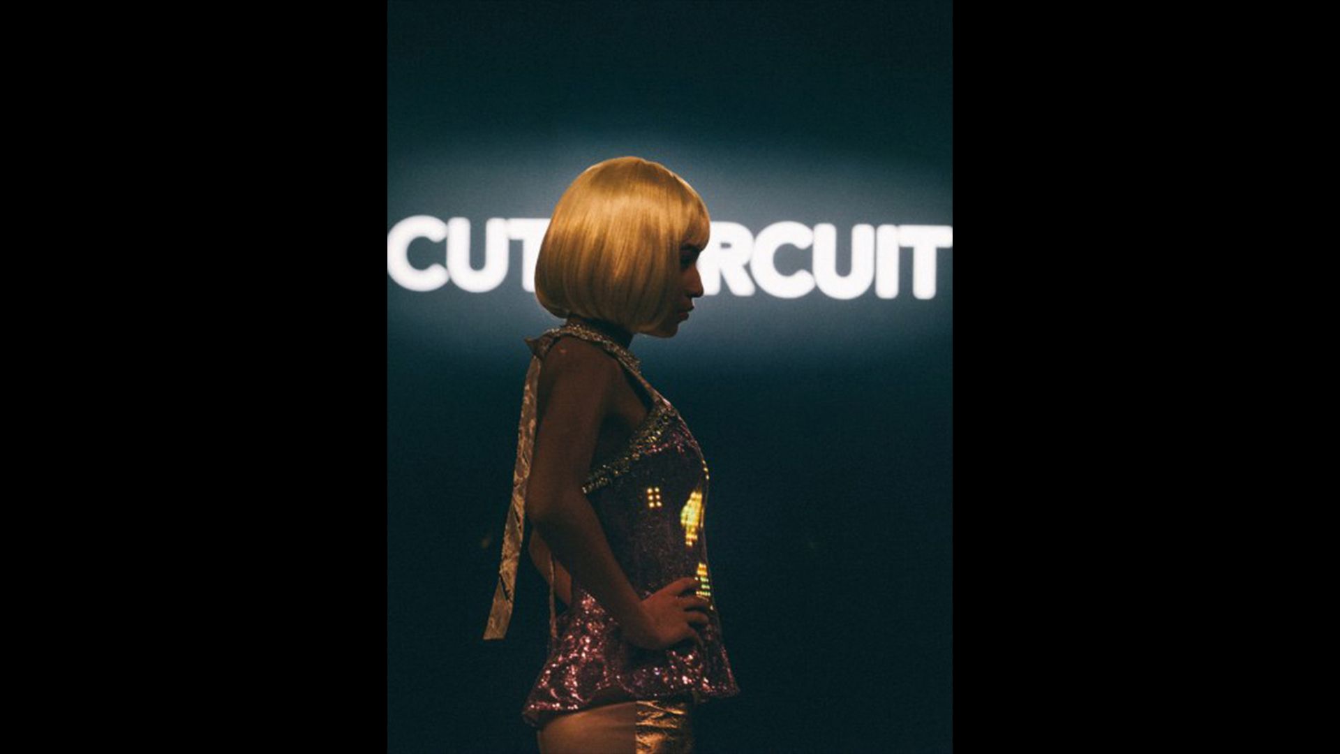 In 2014, CuteCircuit won new admirers at international fashion weeks with its very own runway collection. For the models that were booked, it was just one gig among many at the shows, and they only discovered shortly before going on that they themselves could control the illumination of their outfits while out on the runway, using a smartphone app. “We simply pressed cell phones into their hands and sent them out there,” remembers Francesca Rosella.