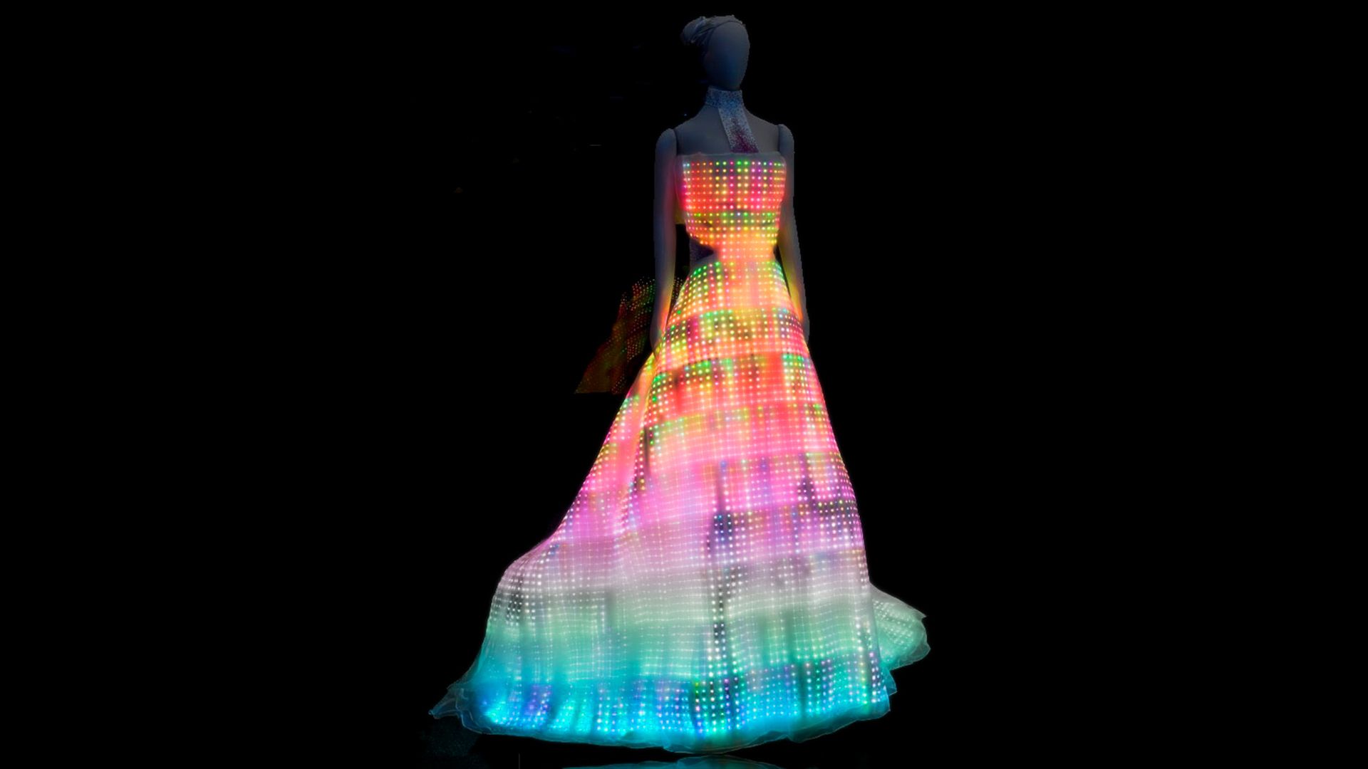 The Galaxy Dress was commissioned by the Museum of Science and Industry in Chicago as the centerpiece for the exhibition Fast Forward: Inventing the Future, and is now part of the museum’s permanent collection. Embroidered with 24,000 color LEDs, the smart-tech evening gown is the world’s largest wearable display. The tiny LEDs are as thin as paper and measure just 2 x 2 mm.