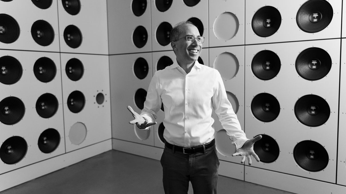 Dr. Moni Islam is Head of Development Aerodynamics & Aeroacoustics at Audi. Here, he explains how the active noise-cancelling system of the wind tunnel works.