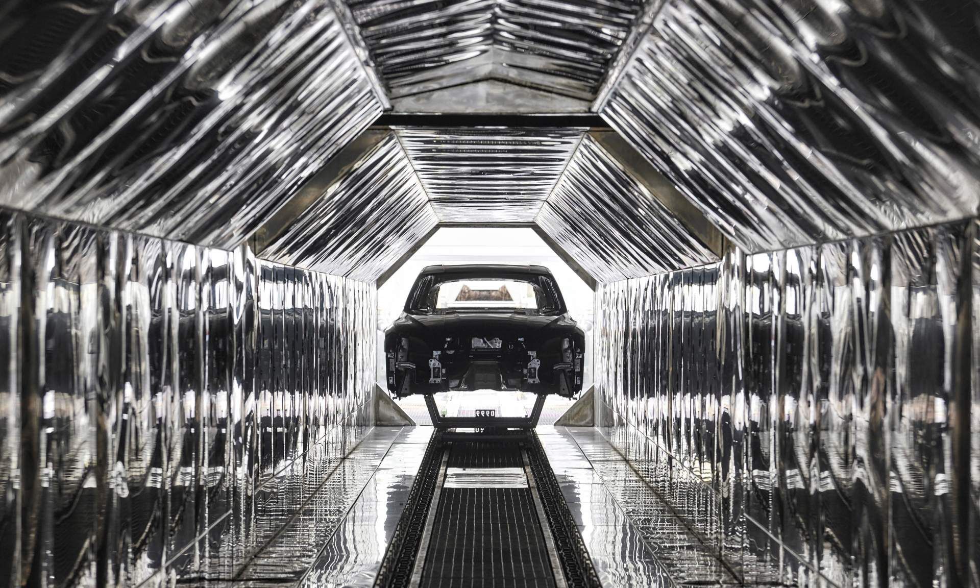 Audi Q8 e-tron body in the so-called dryer.