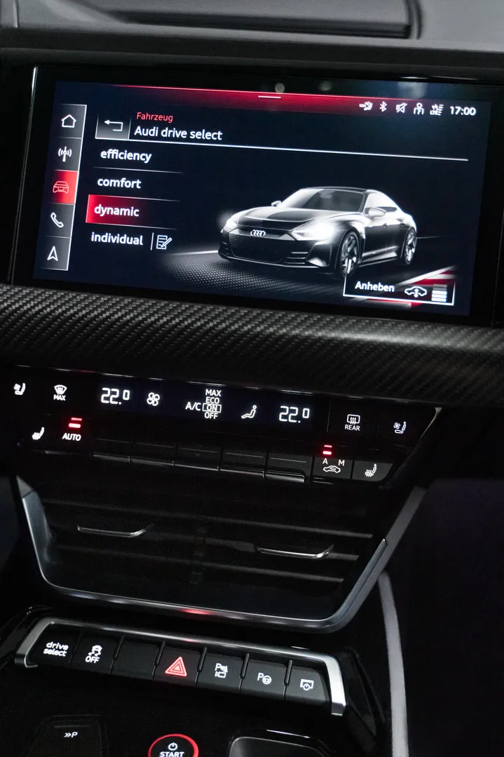 The Audi drive select displayed on the MMI screen.